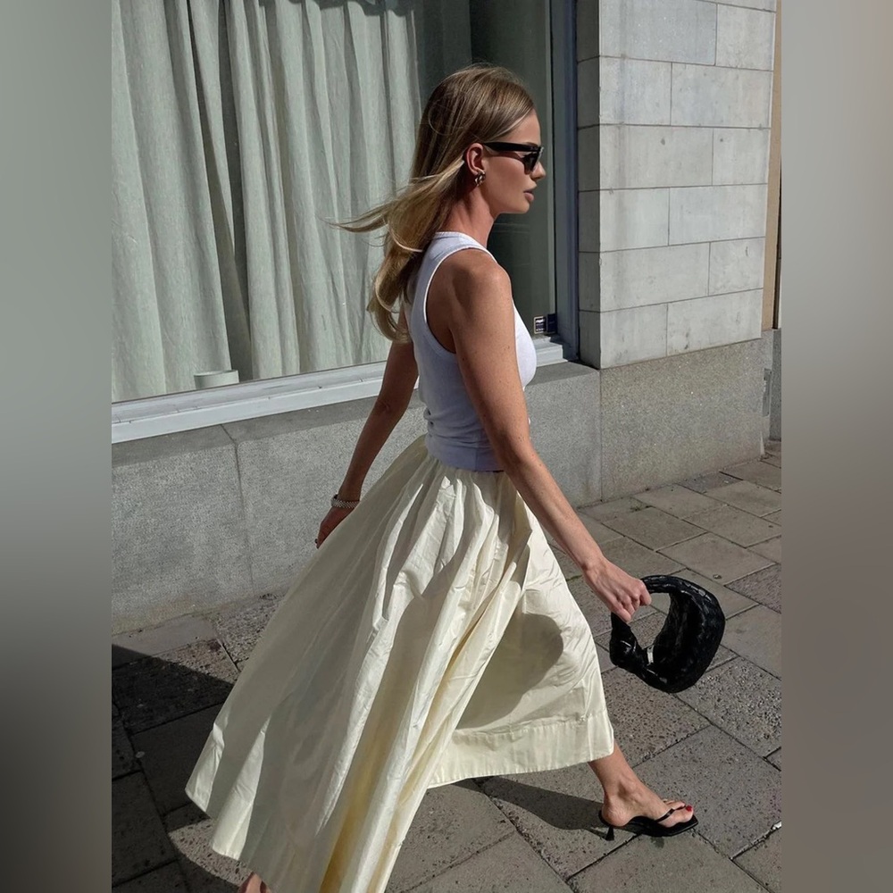 NWT! Commense Creamy Leisure Midi Skirt